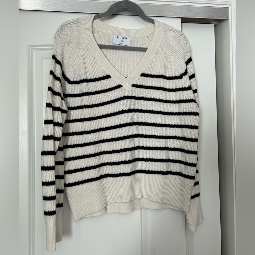 Old Navy - Women’s Black and White V-neck Striped Sweater